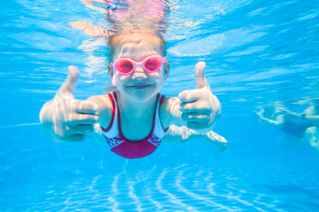 نوادي تعليم سباحة للاطفال أبوظبي